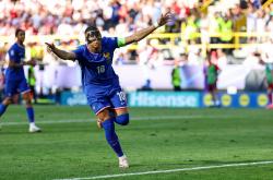 开云官网-荷兰体育选手在足球比赛中获得胜利