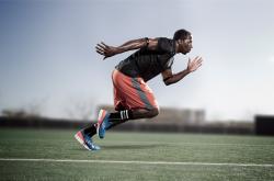 开云体育平台APP-东决关键战之夜，戈麦斯点燃赛场，一记三分，一座城市的沸腾