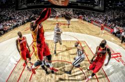 开云体育官方网站-赛道奇迹，佩雷兹独扛大旗，索伯车队惊天逆转红牛二队