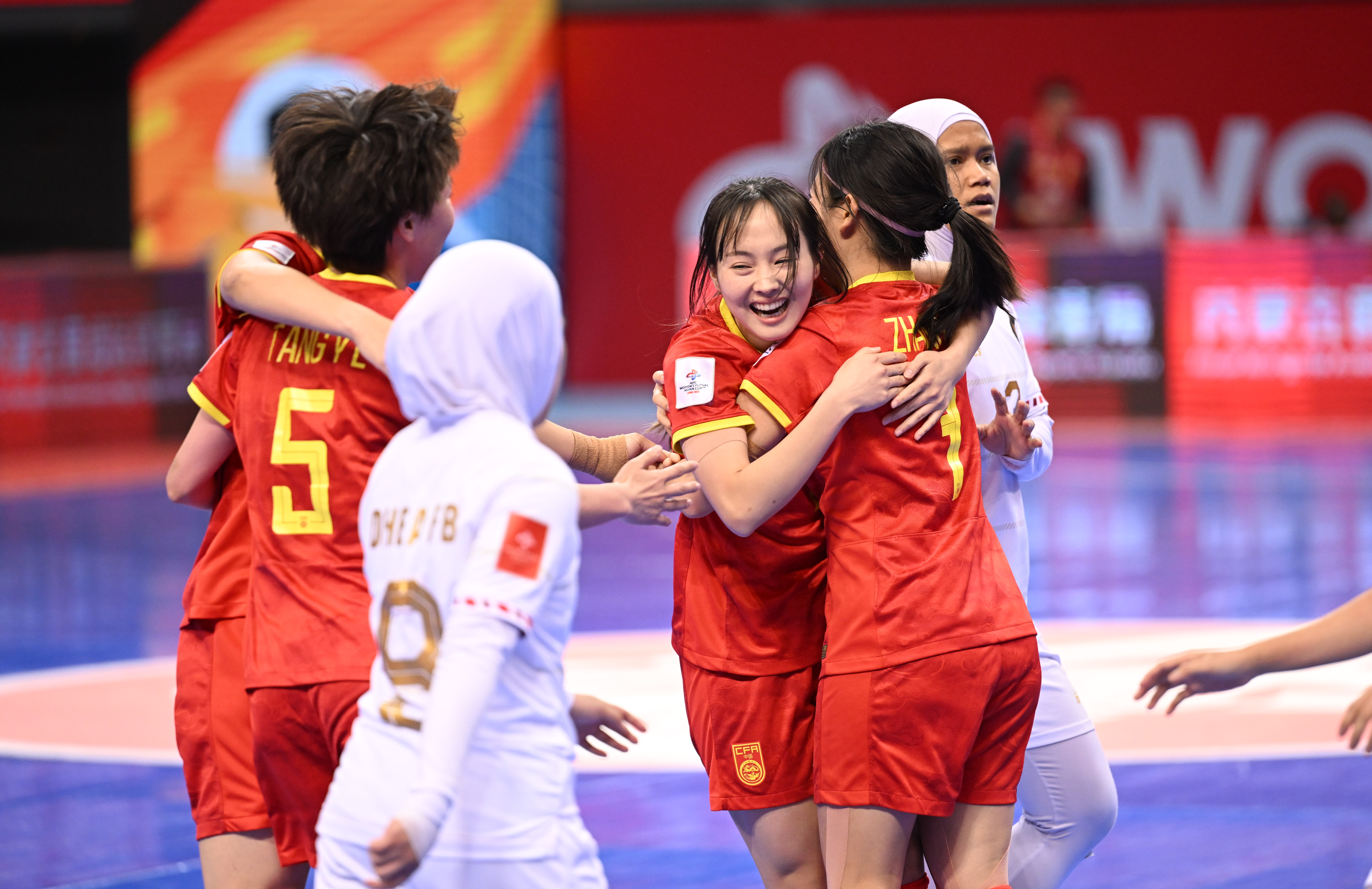 亚洲杯女足赛事精彩纷呈,球迷热情高涨 亚洲杯女足赛事精彩纷呈,球迷热情高涨