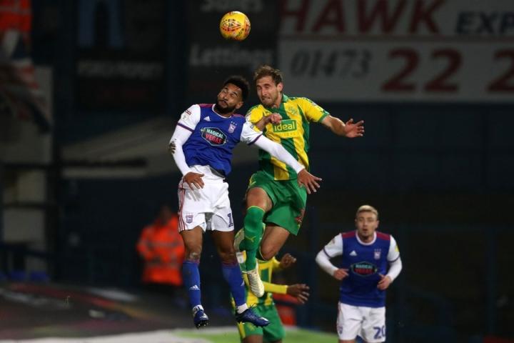 雷丁遭遇西布朗，双方剑拔弩张胜者难分的简单介绍