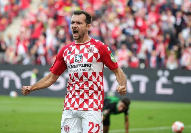 包含美因茨球队实力强大，被看好为黑马候选的词条