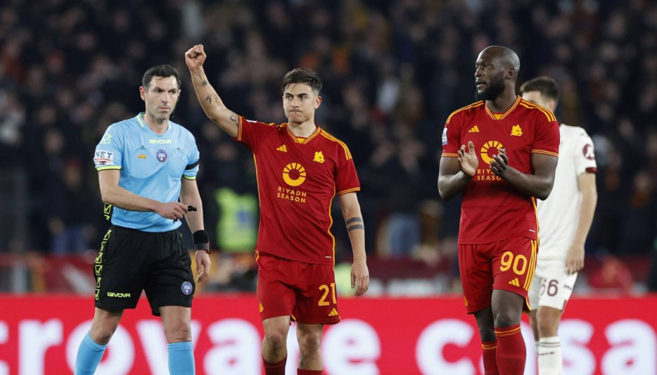 包含罗马球迷热情准备迎接主队下一场比赛的词条