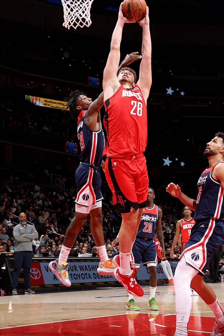 包含猛龙前锋状态神勇，率队夺得胜利的词条