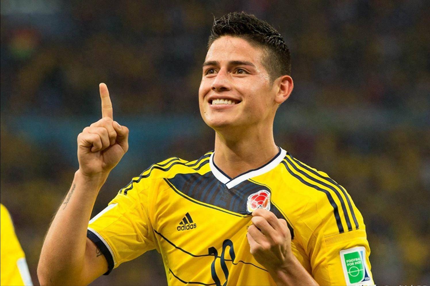 关于球员在世界杯赛场上展现出众优秀表现，获得赞誉的信息