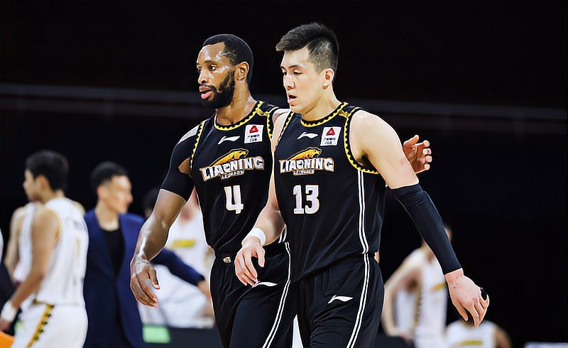 包含那不勒斯新星崭露头角，成为球队希望之光的词条