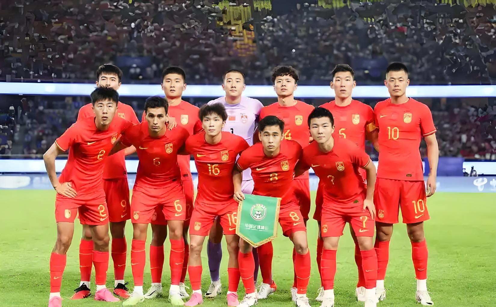 国内足球联赛强队逐渐崛起，争相夺取头名的简单介绍