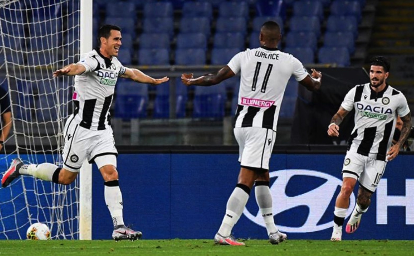 包含乌迪内斯主场告捷，零封对手取得胜利的词条