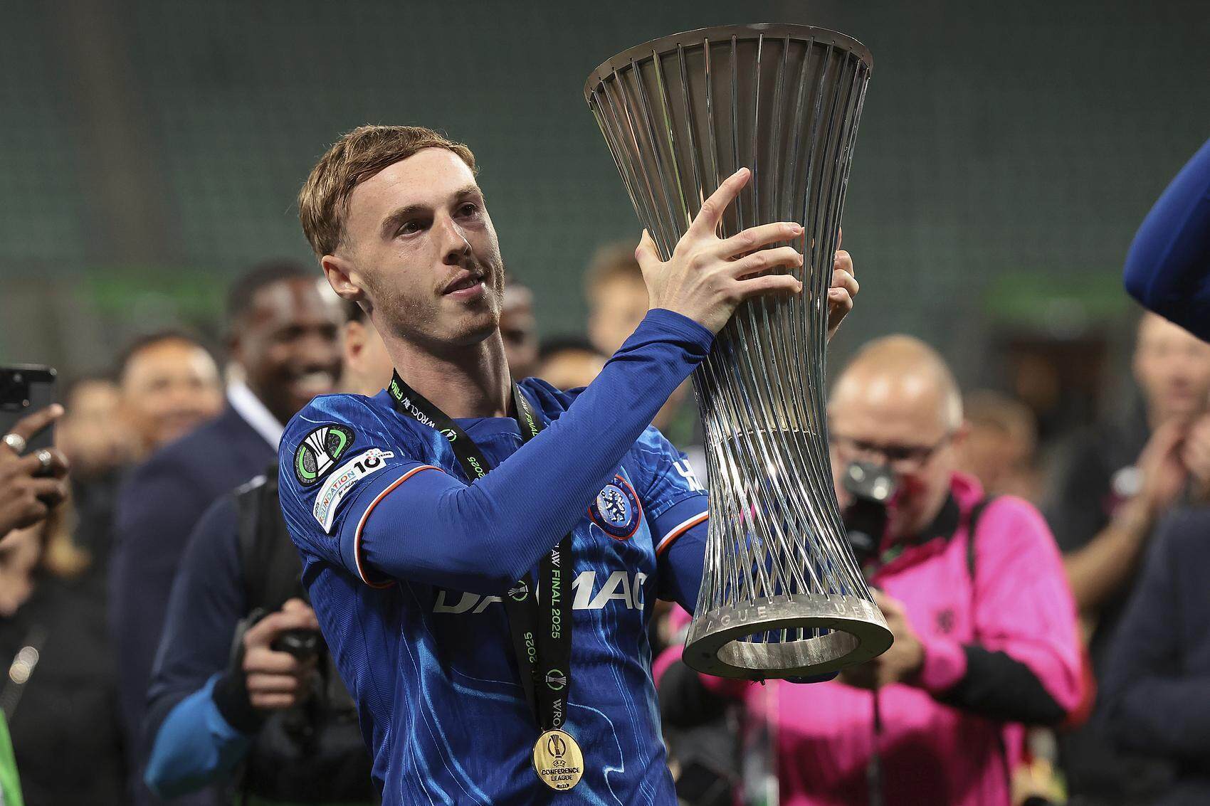 包含贝尔法斯特打算竞标举办足总杯决赛的词条