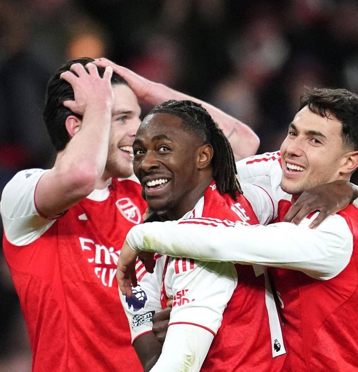 包含阿森纳后卫大卫松受伤缺席，球队难以击败热刺的词条