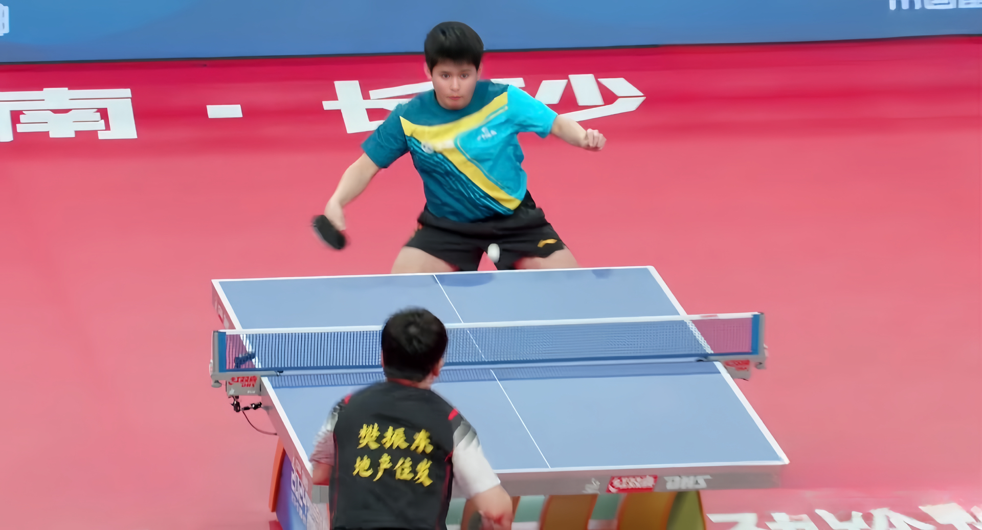 关于英国乒乓球队鏖战日本乒乓球队，许昕三分雨点燃全场的信息