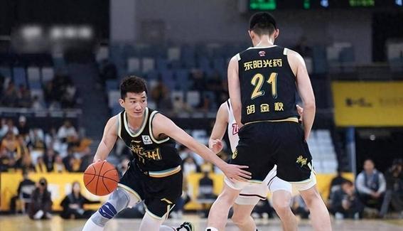 广州队碾压勇士，孙铭徽状态火热