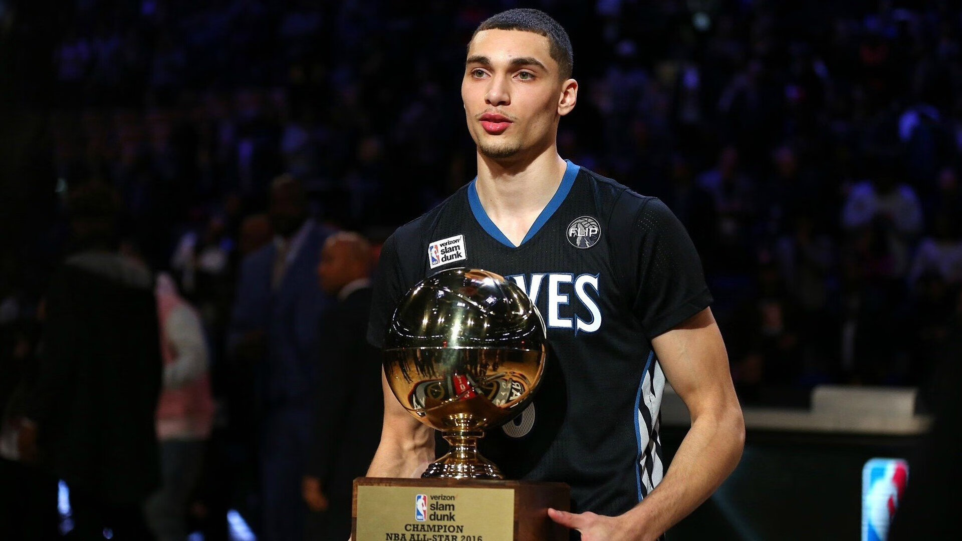 莱万关键一击定乾坤，奥地利战术纪律粉碎加拿大攻势