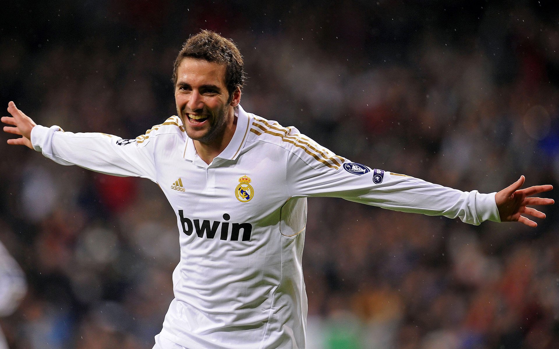 迪亚斯一剑封喉!德国战车斩落黄色潜水艇,唯一性胜利铸就欧冠经典