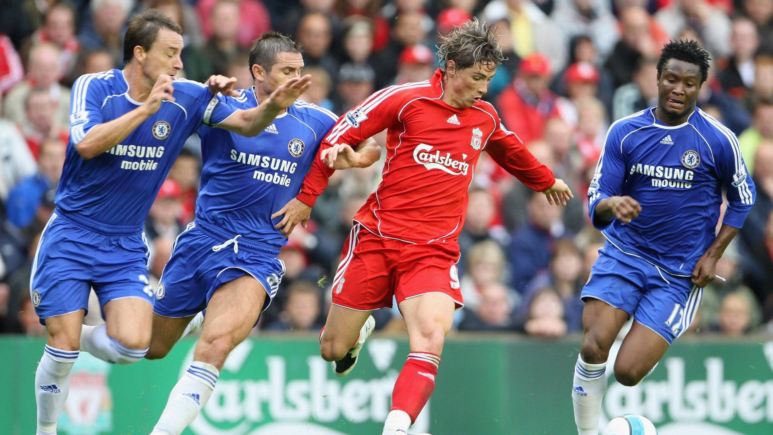 赛道上的同门对决,皮亚斯特里关键制胜,红牛车队鏖战红牛二队